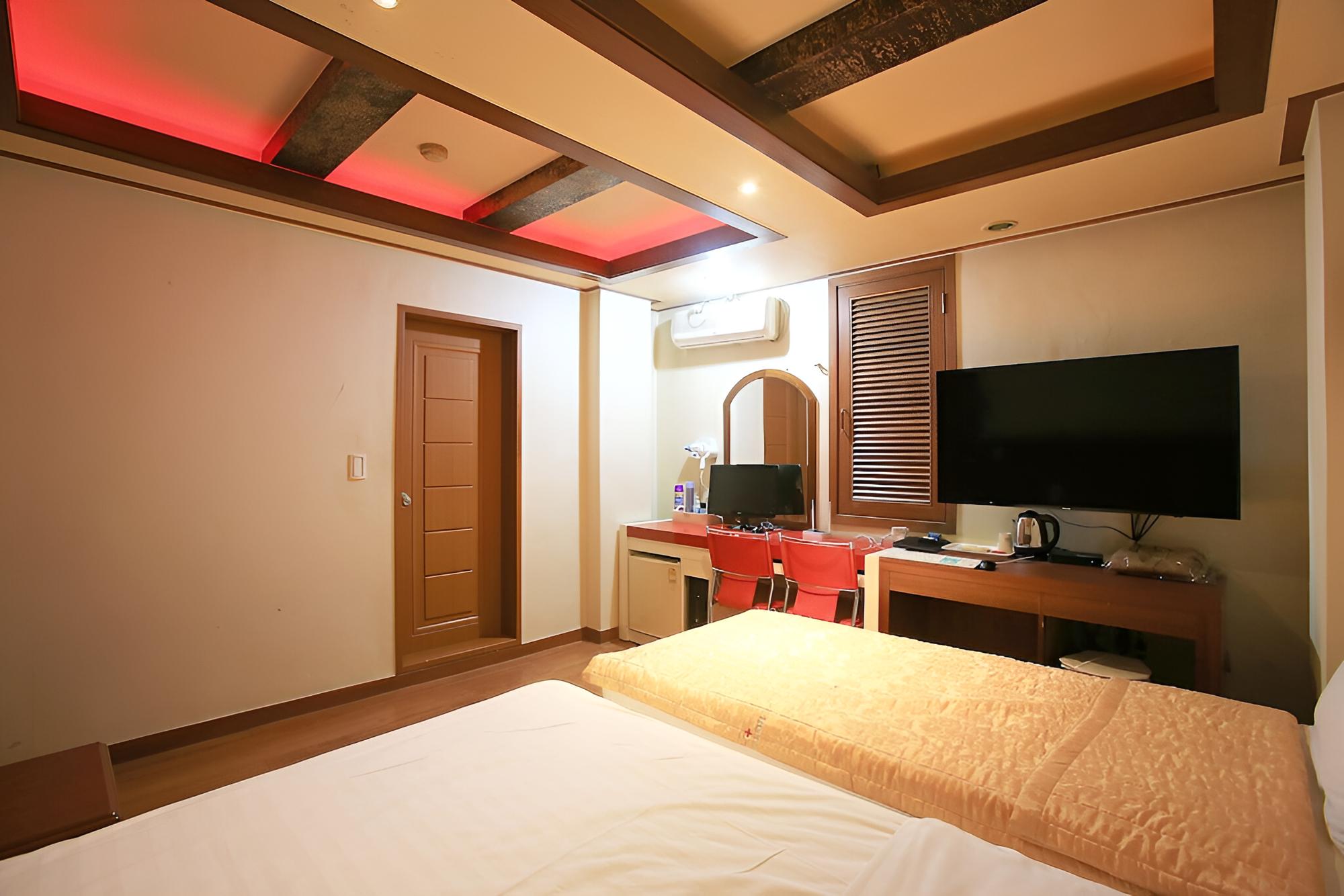 Room (Twin (no PC support)) - Photo 15