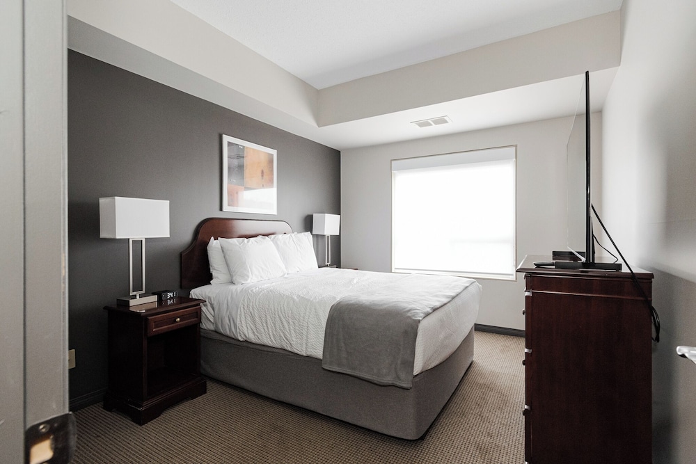 Suite, 2 Bedrooms, Kitchen photo 1