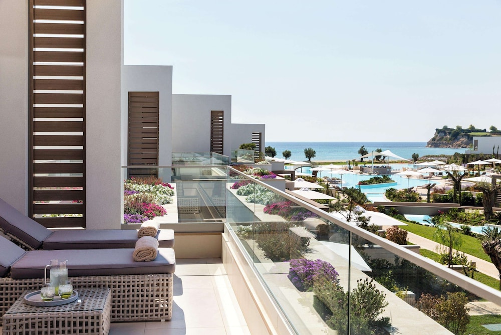 Deluxe One Bedroom Suite Grand Balcony Sea View