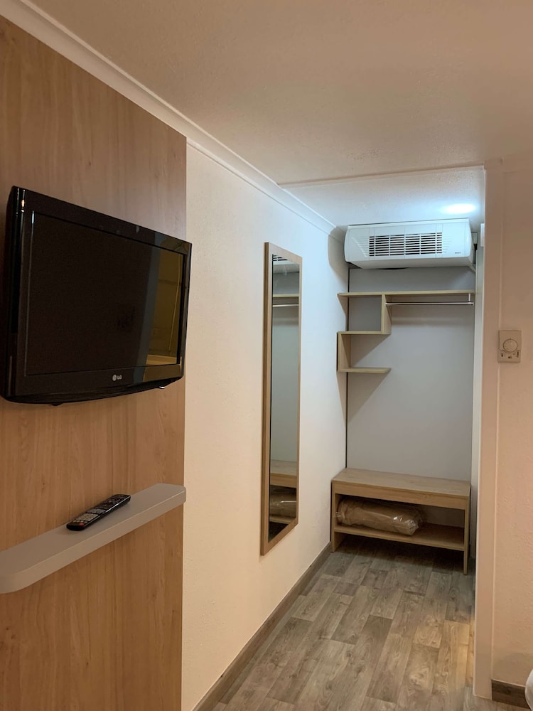 Standard Room, 2 Twin Beds - Photo 8
