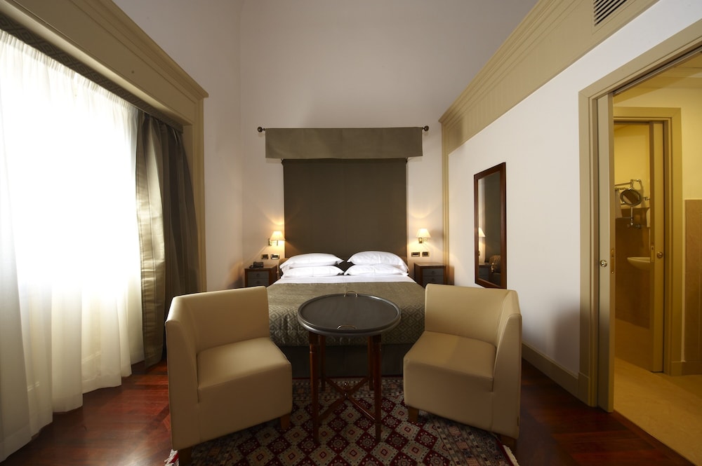 Deluxe Double or Twin Room - Photo 2