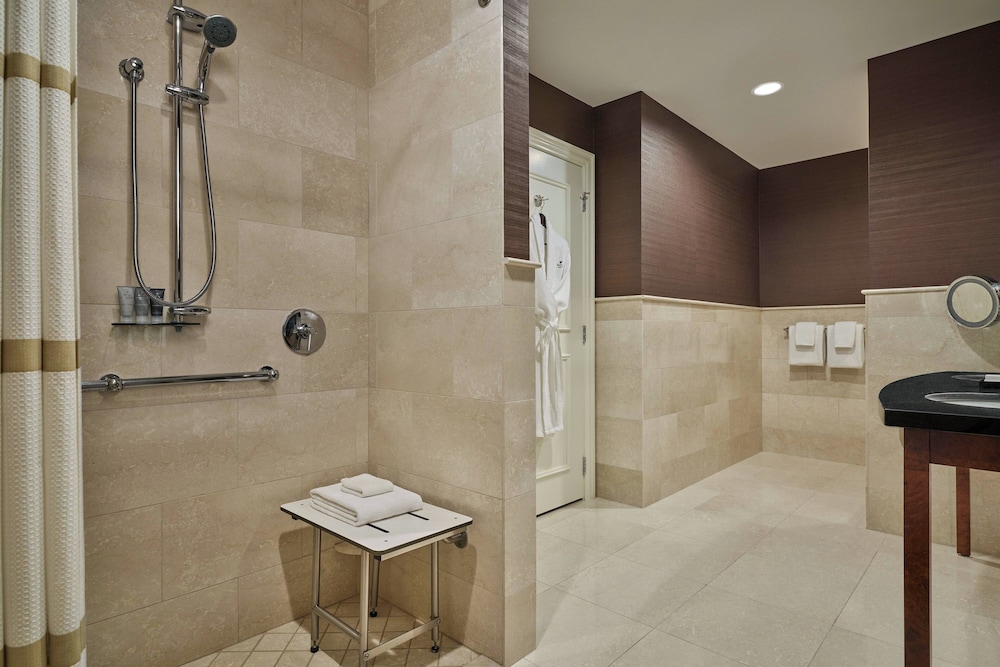 Suite, 1 Bedroom - Photo 6
