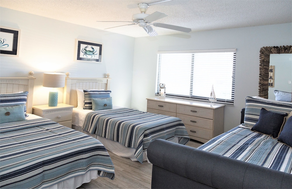 Condo, 3 Bedrooms, Oceanfront photo 2