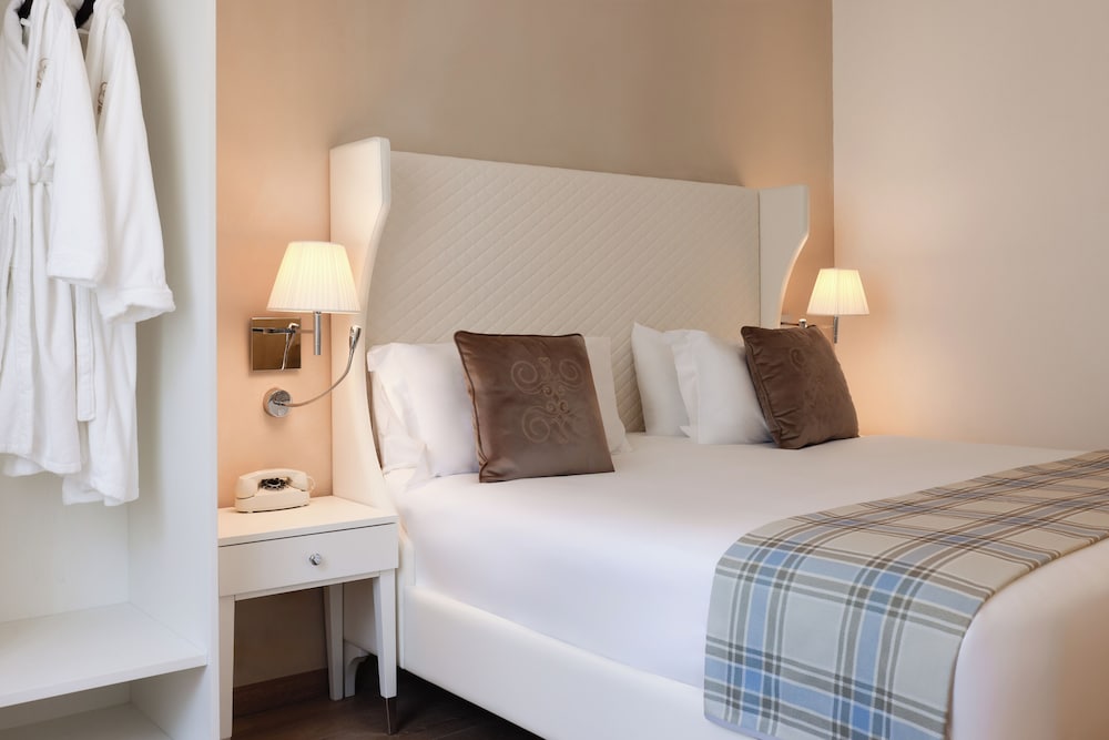 Standard Room (No Lake View, Partially Renovated) Villa Principe photo 1