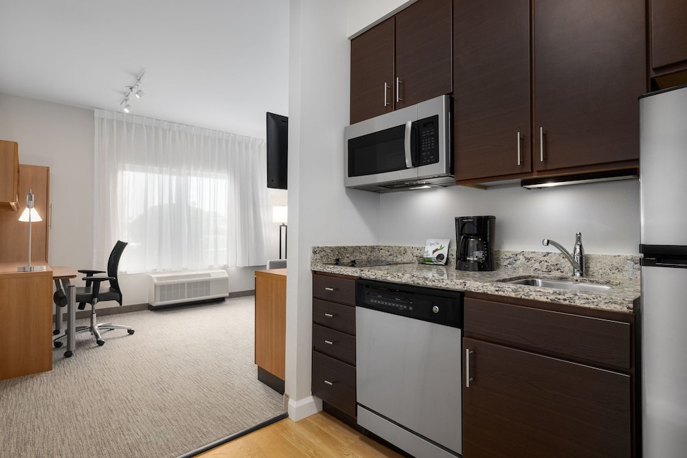 Suite, 1 Bedroom (Mobility/Hearing Access, Roll-In Shwr) photo 2