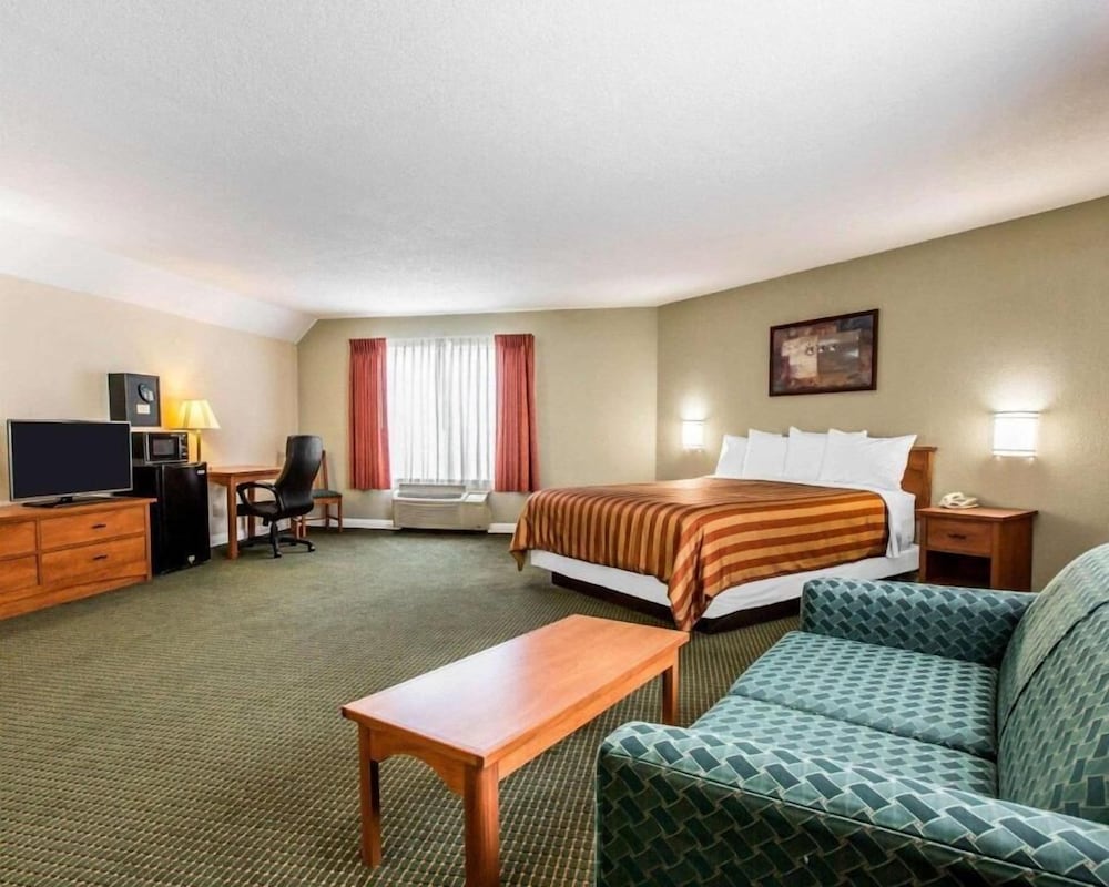 Room, 1 King Bed, Non Smoking - Photo 5