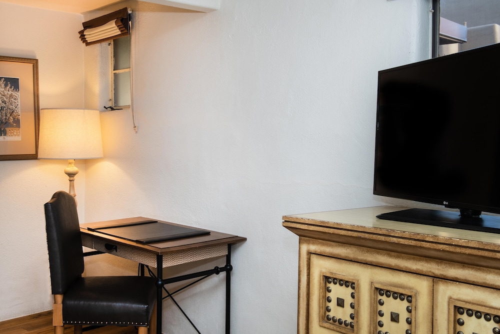 Studio, 1 Queen Bed (Fireplace) - Photo 2