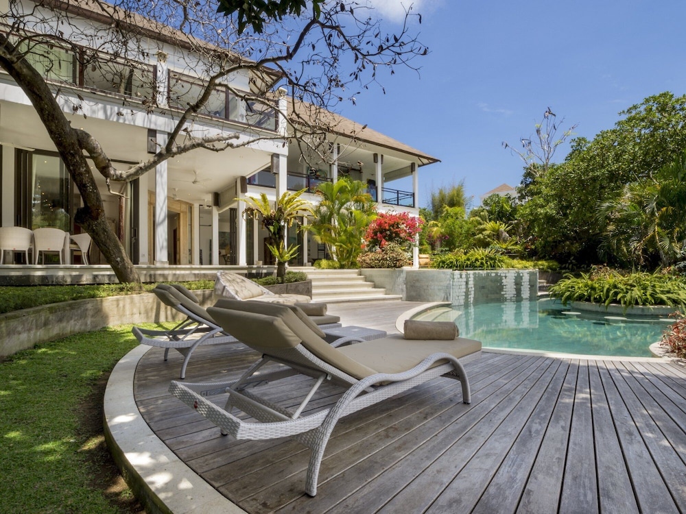 Villa, Smoking photo 2