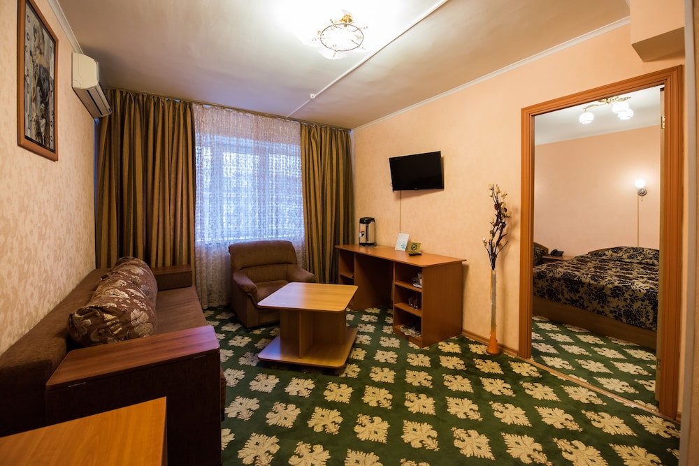 Standard Suite, Multiple Beds (With Ac) photo 2