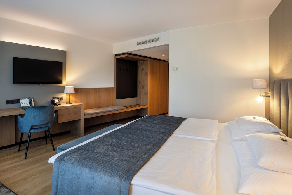 Superior Single Room (Boulevard)