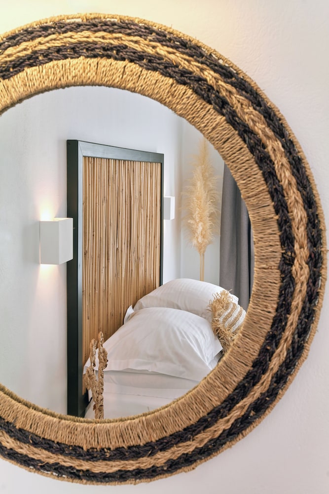Deluxe Double Room, 1 Bedroom, Partial Sea View - Photo 8