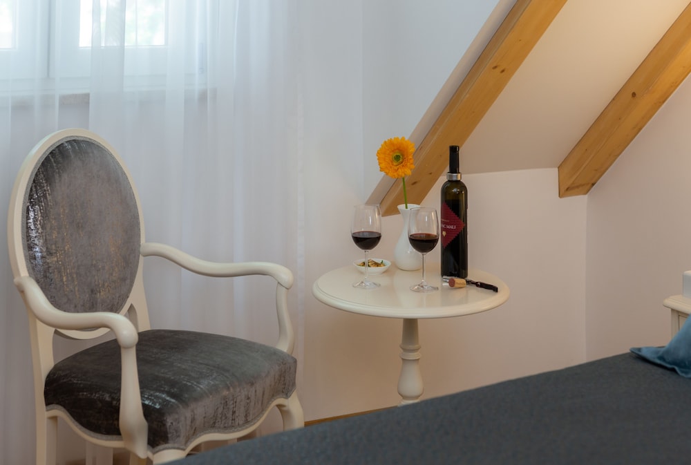 Luxury Double Room, Attic (401) photo 2