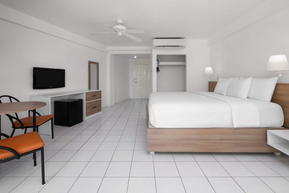 Room, 1 King Bed, Non Smoking
