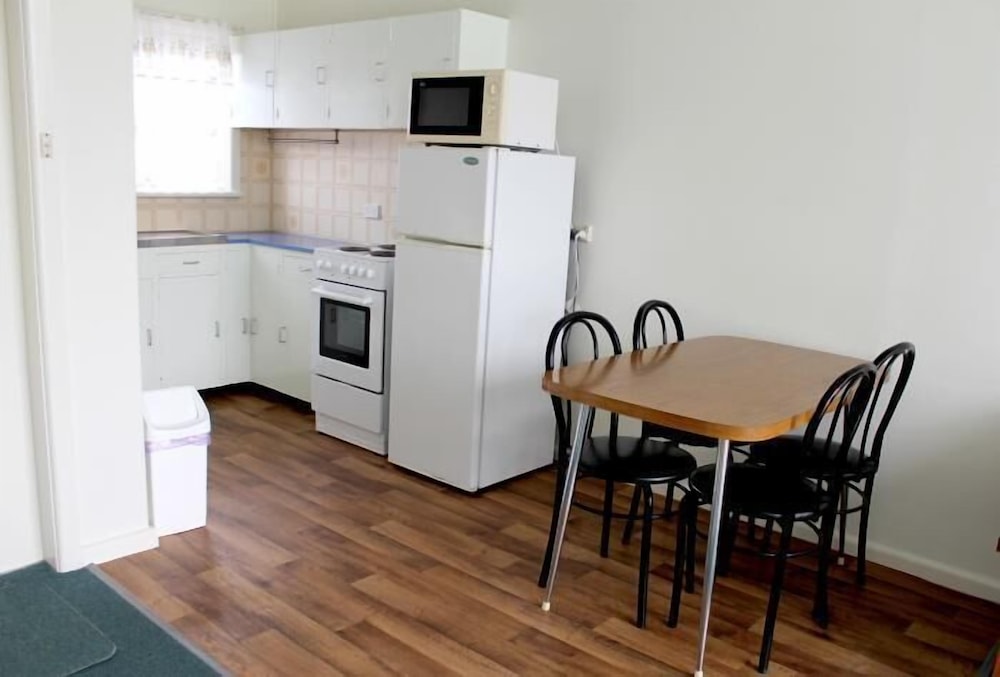 Standard Apartment, 2 Bedrooms, Non Smoking, Kitchen (3 Night Min) photo 2