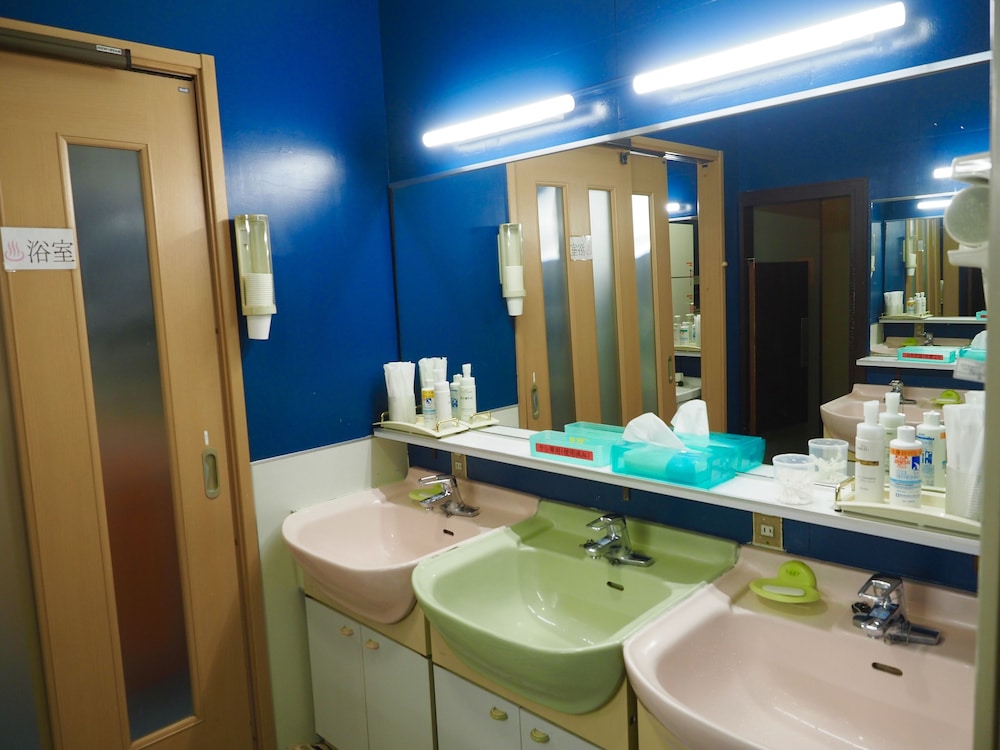 Capsule Room, Women Only - Photo 2