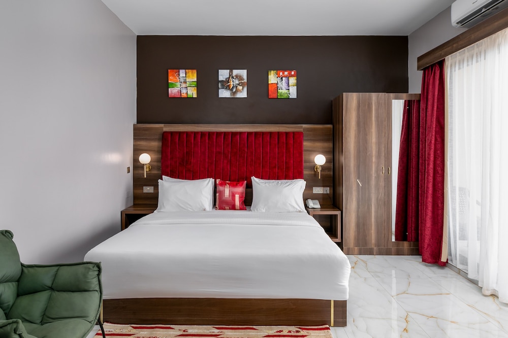 Deluxe Room, 1 King Bed, Non Smoking photo 1