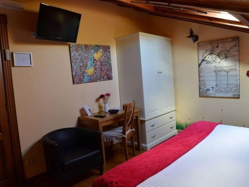 Double or Twin Room, Ensuite (h 4) photo 3