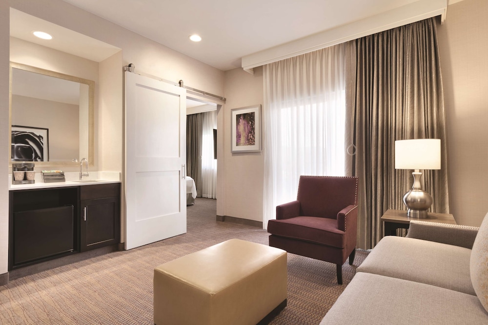 Suite, 1 Queen Bed, Accessible (Roll-In Shower) - Photo 3