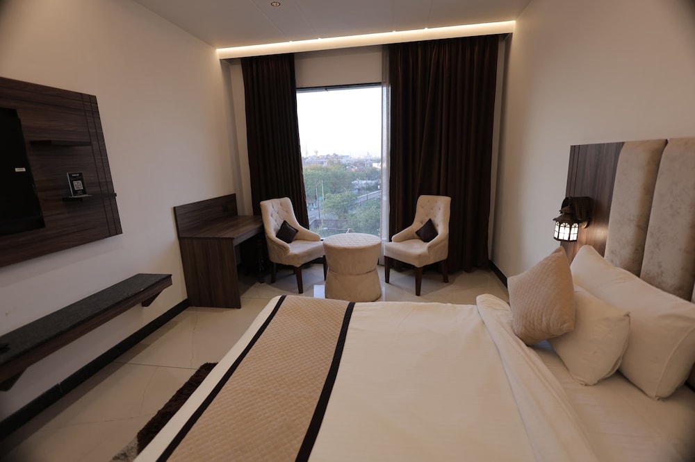 Deluxe Double Room, City View