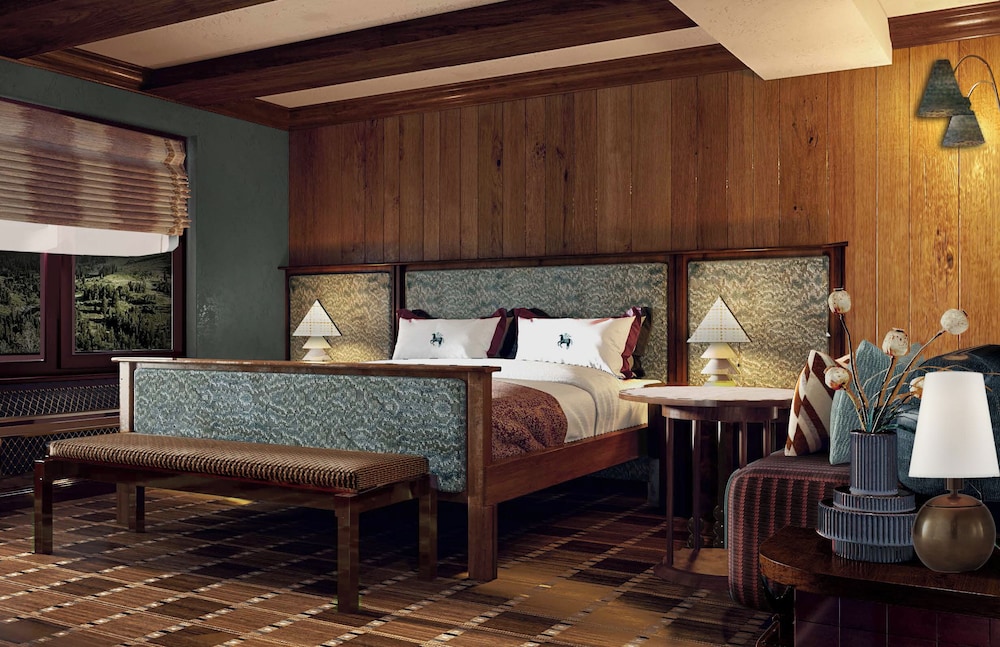 Signature Room, 1 King Bed - Photo 4