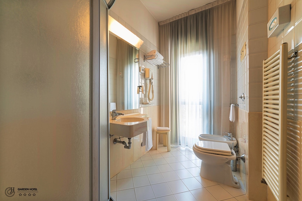Double or Twin Room - Photo 10