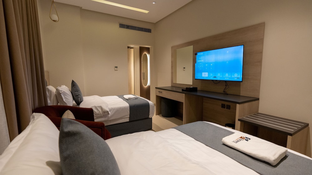 Deluxe Suite - Photo 5