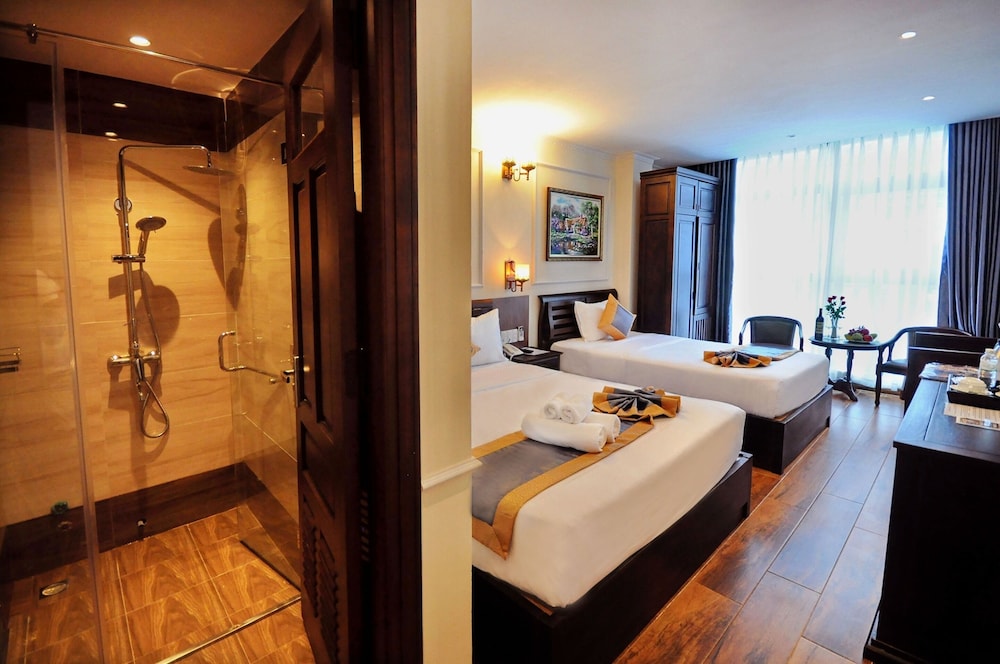 Deluxe Triple Room, City View - Photo 6