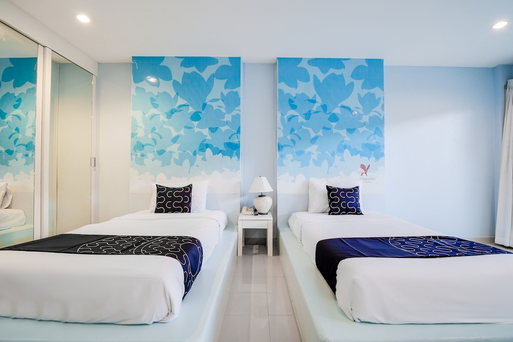 Superior Twin Room, Pool Access photo 3
