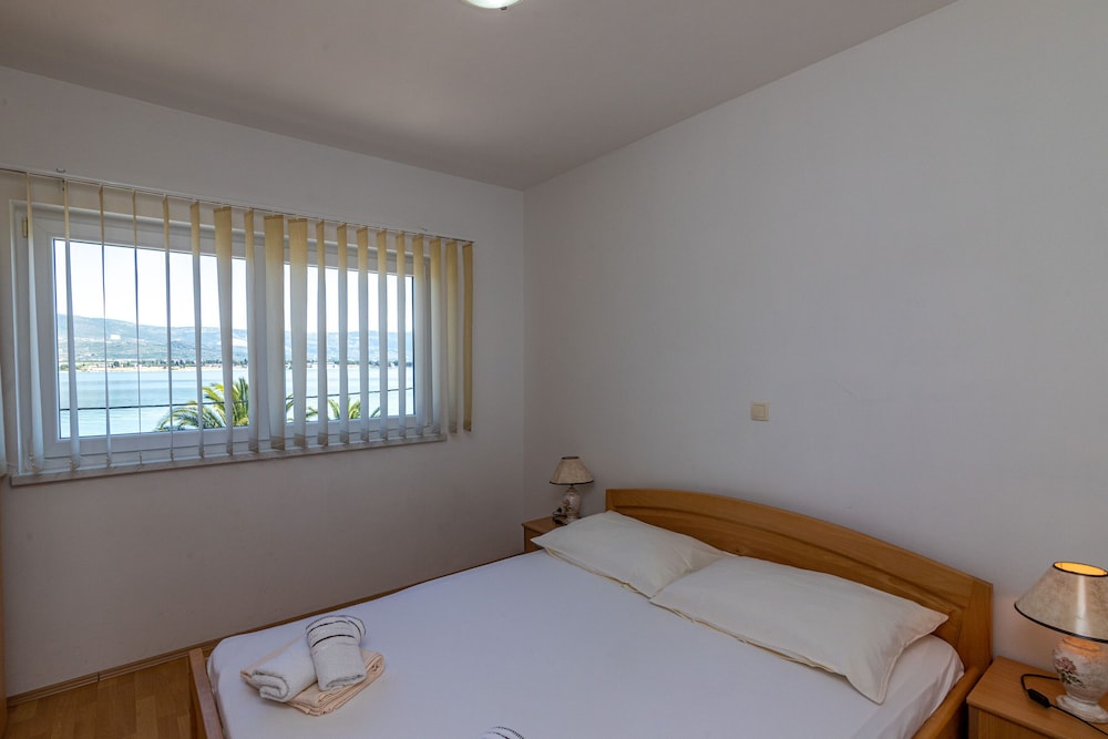 Apartment (A6)