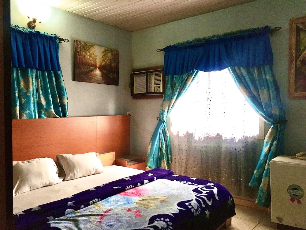 Business Suite, 1 King Bed, Non Smoking, Pool View photo 1