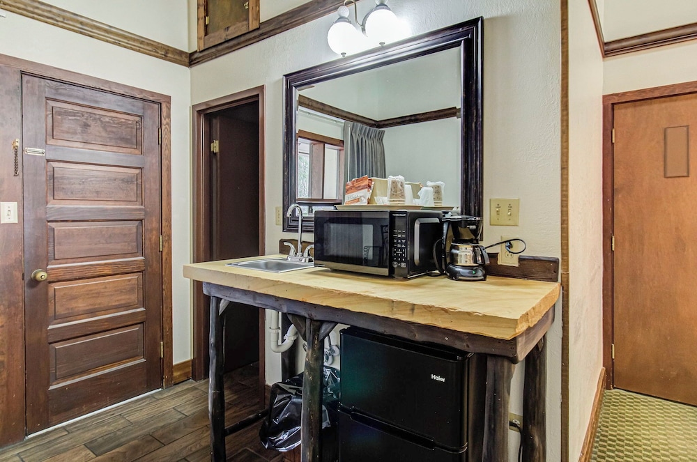 Riverside Deluxe King with Fireplace. - Photo 4