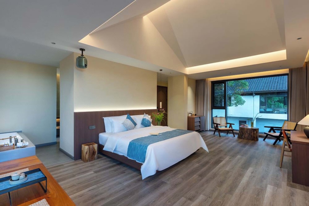 Premier Double Room, Hill View photo 1