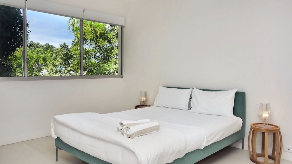 2 Bedroom Pool & Mountain View photo 2