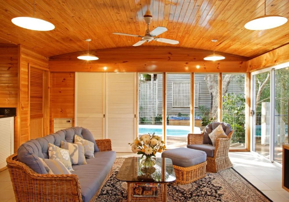 Deluxe Room, 1 King Bed, Private Pool, Garden View photo 3
