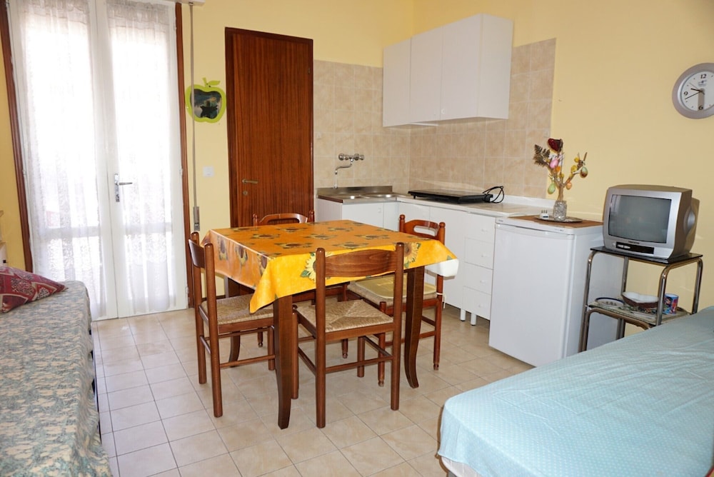 Studio, Multiple Bedrooms, Balcony photo 1