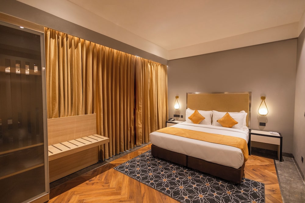 Executive Suite - Photo 5