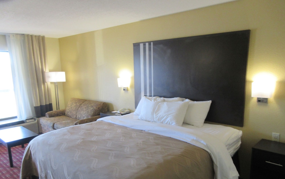 Standard Room, 1 King Bed, Non Smoking - Photo 6