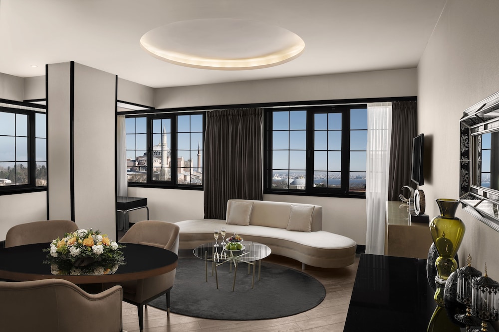 King Suite - Photo 1
