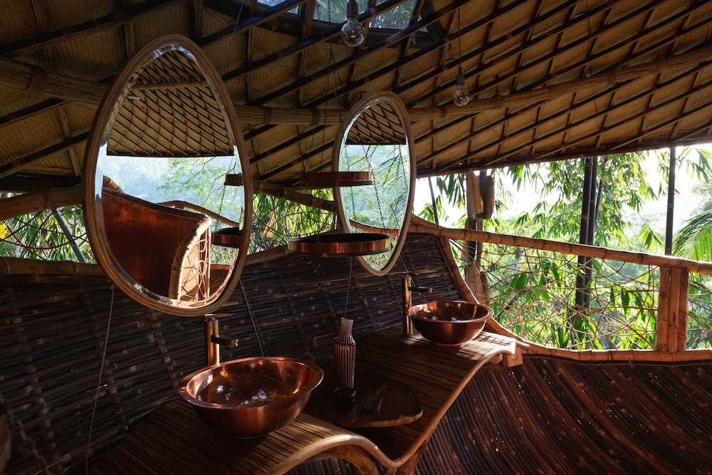 Tree House - One Bedroom Valley View thumbnail 6