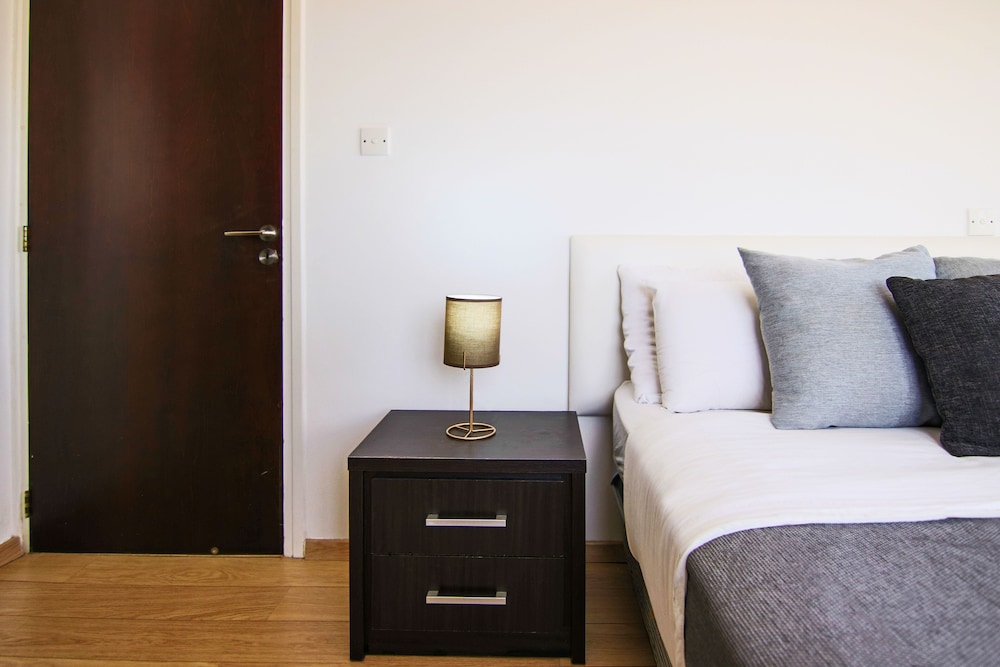 Deluxe Apartment photo 2