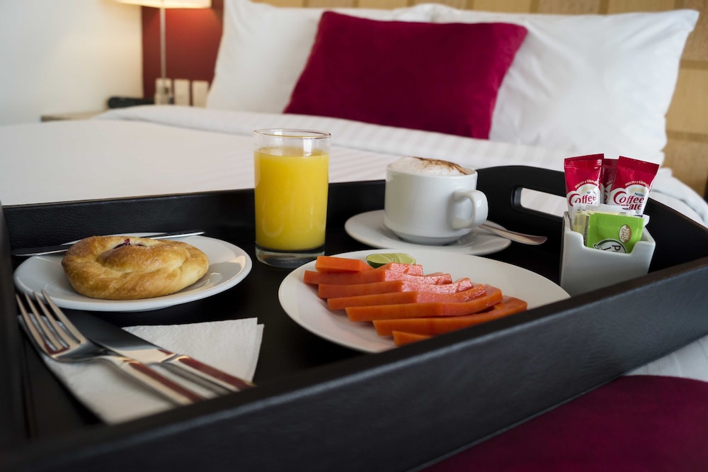 Suite, 1 Queen Bed, Exterior View