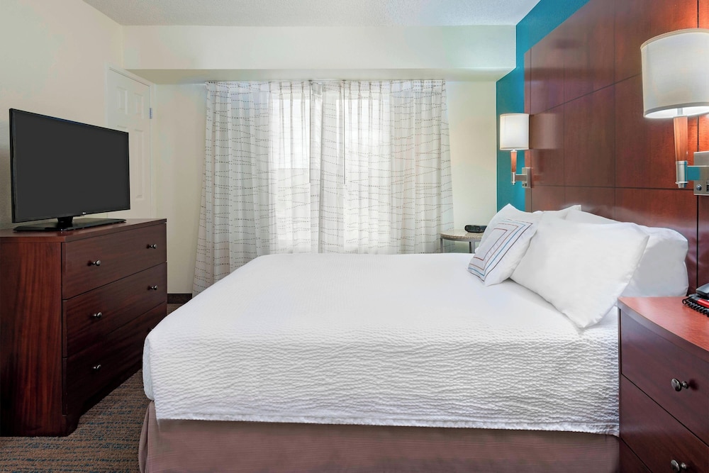 Suite, 1 Bedroom - Photo 2
