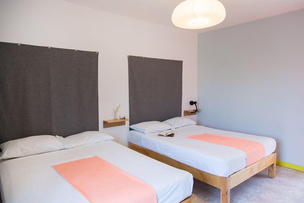 Grand Single Room, 2 Double Beds