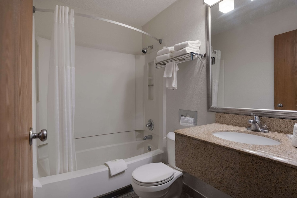 Standard Room, 1 King Bed, Non Smoking (Top Floor Rooms W/ No Elevator Access)