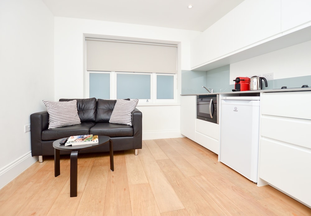 Lower Ground Floor One Bedroom Apartment photo 1