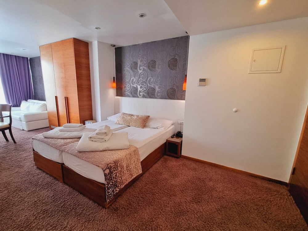 Classic Quadruple Room, 2 Twin Beds, Balcony, Annex Building - Photo 3