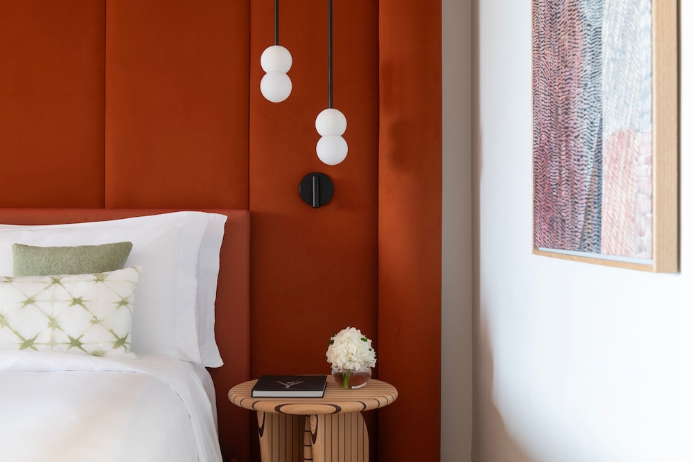Deluxe Room, 1 King Bed with Sofa bed, Ocean View thumbnail 5