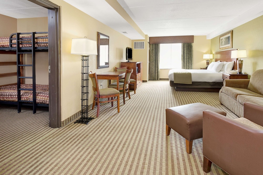 Suite, Multiple Beds, Non Smoking (One-Bedroom) photo 1