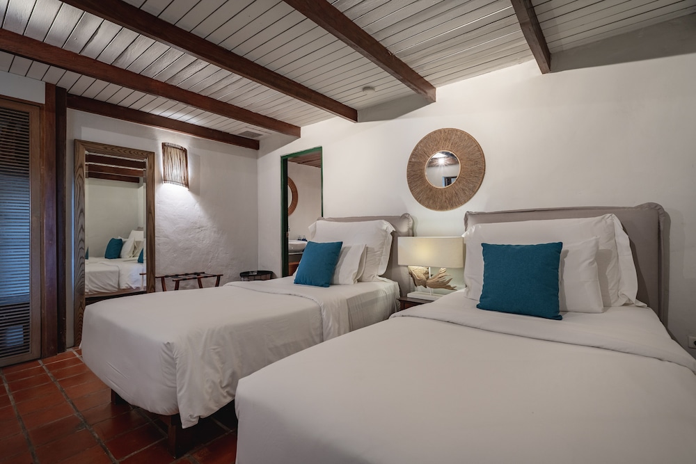2BR Frangipani Beachfront Pool Access Suite - Photo 5