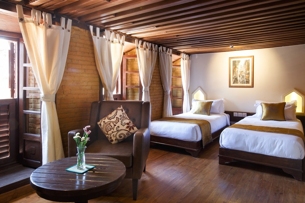 Classic Twin Room, 2 Twin Beds, Courtyard View photo 2